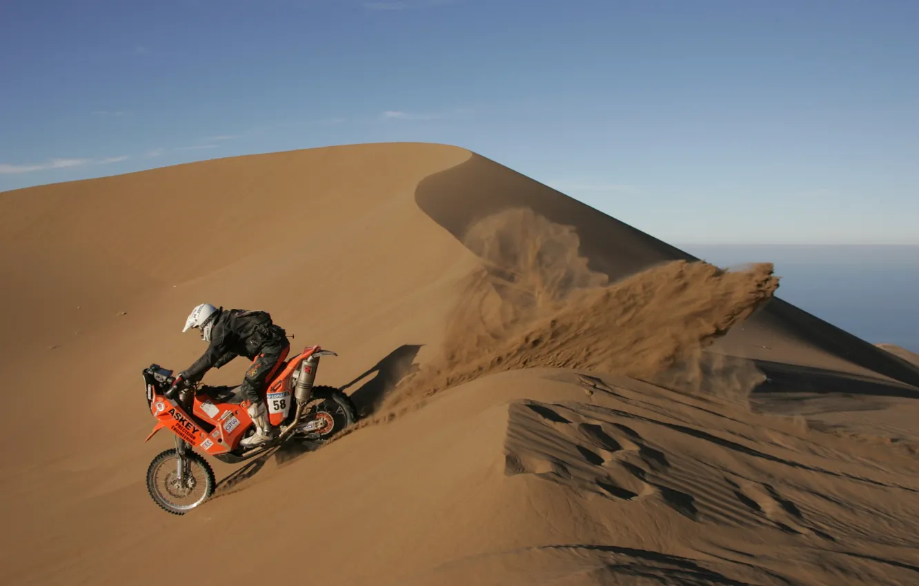 Фото обои песок, пустыня, бархан, мотоцикл, гонщик, ралли, Дакар