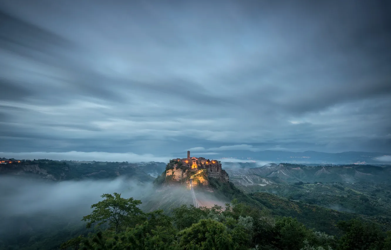 Фото обои Italy, Lazio, Civita di Bagnoregio, ancient town
