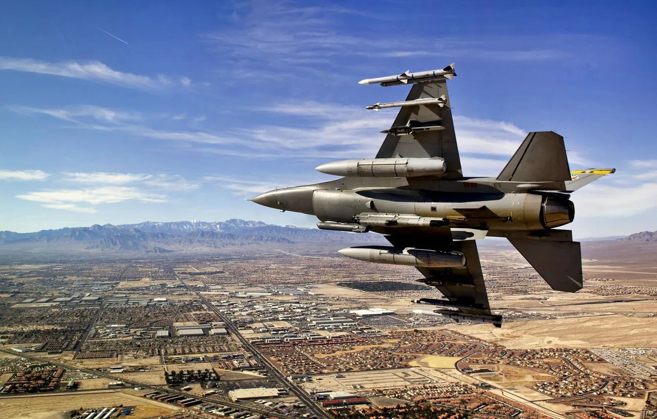 Фото обои небо, истребитель, ракеты, американский, F-16, Fighting Falcon, поколения, многоцелевой