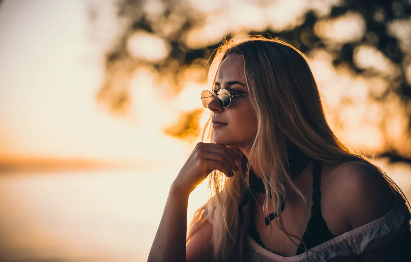 Фото обои лицо, волосы, вечер, очки, профиль, милашка