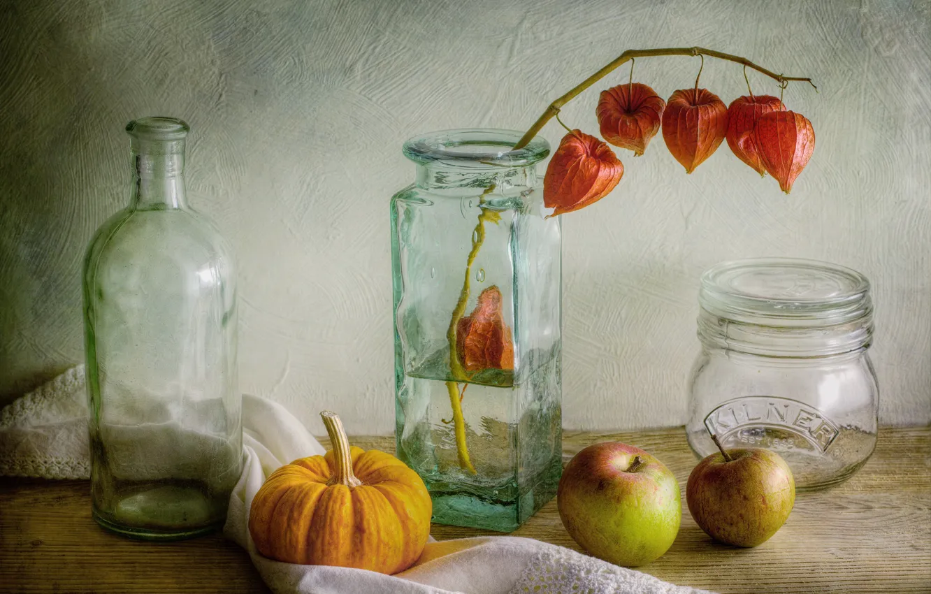 Фото обои яблоки, тыква, бутылки, натюрморт, физалис