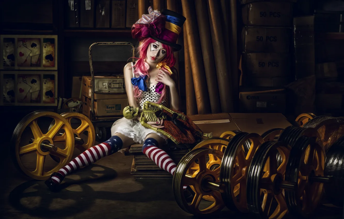 Фото обои девушка, настроение, шляпа, кукла, цирк, азиатка, цилиндр, клоунесса