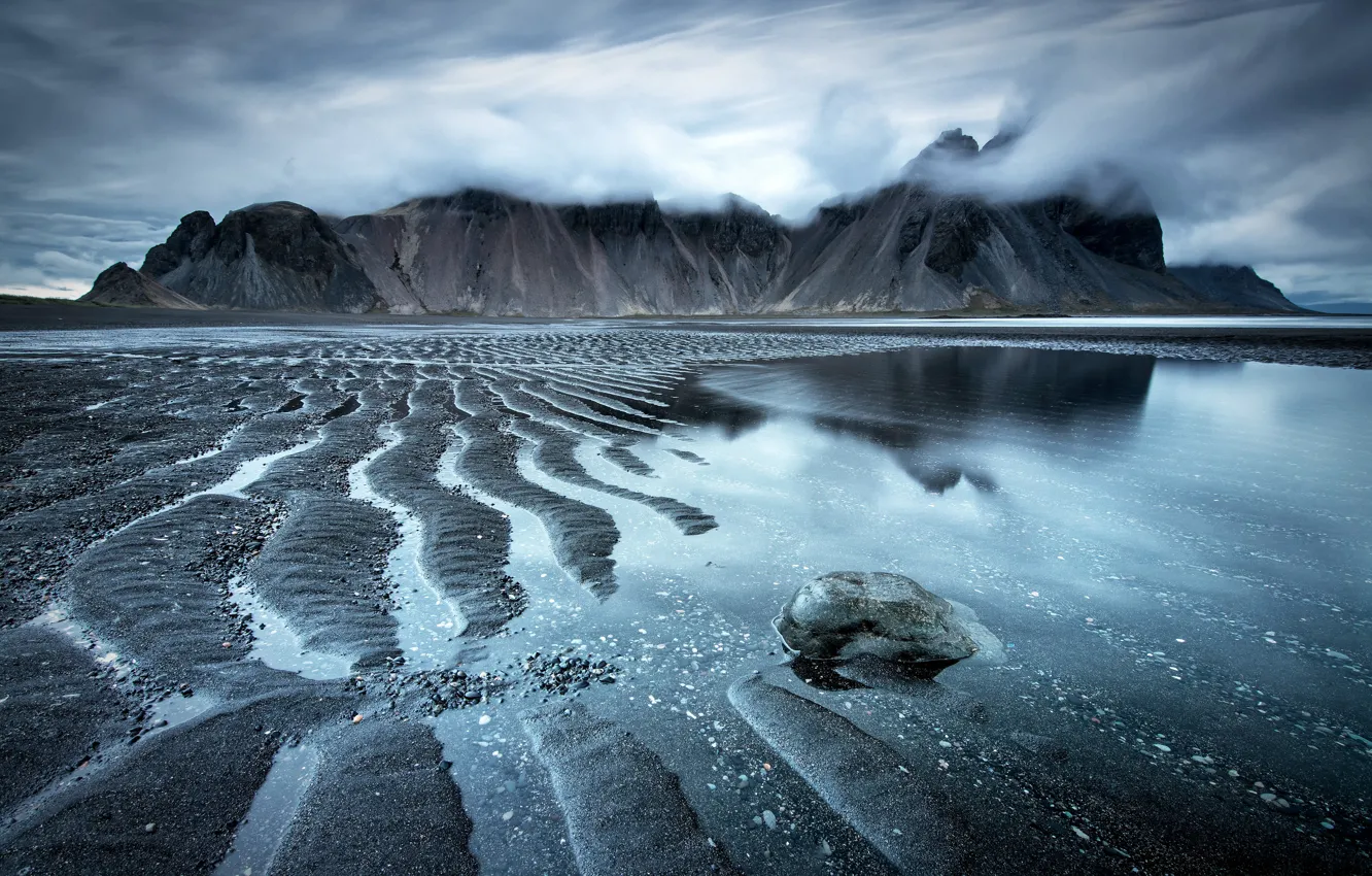 Фото обои море, горы, туман, скалы, берег, дымка, Исландия