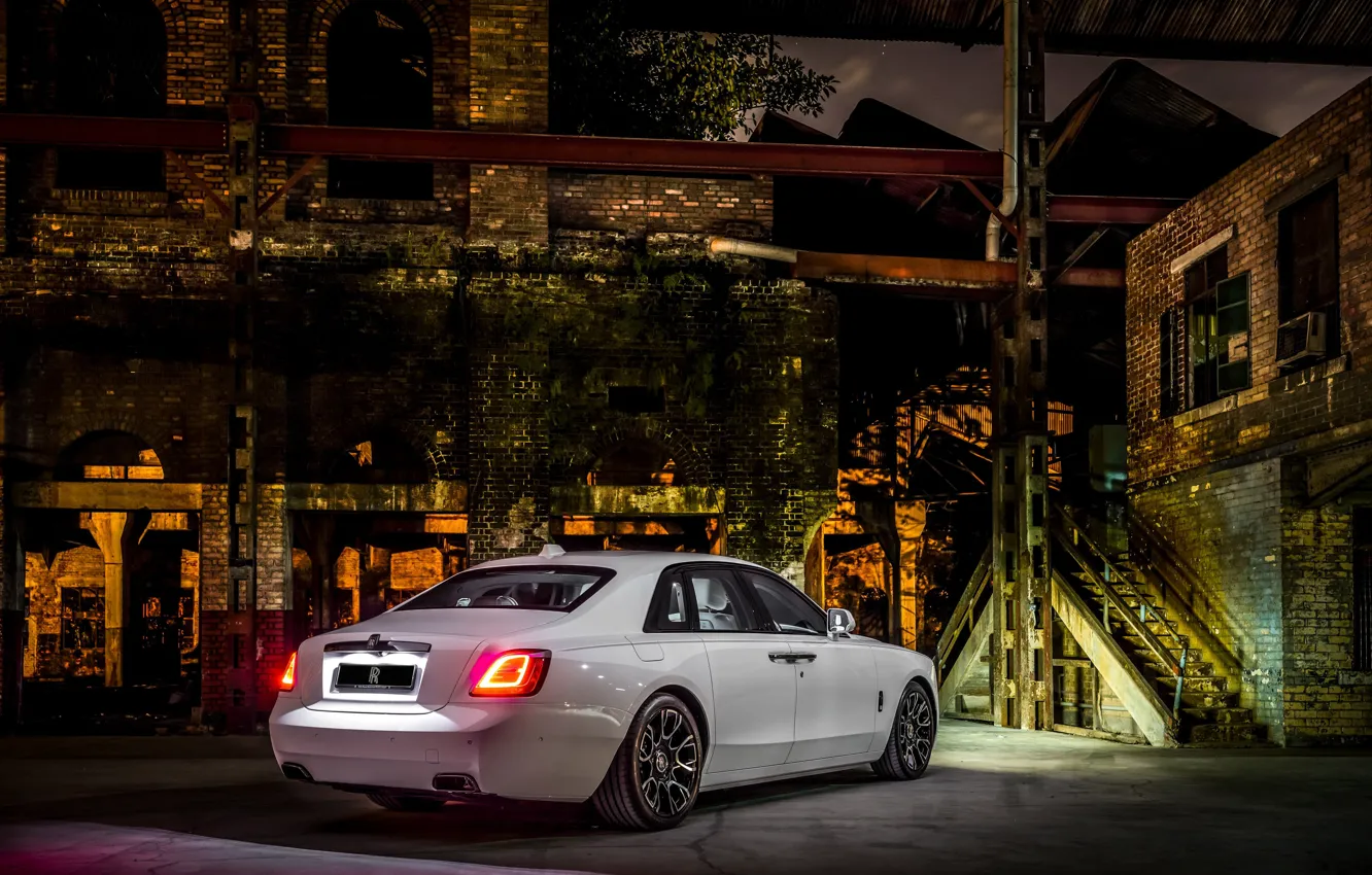 Фото обои Rolls-Royce, Light, Ghost, White, Luxury, Rear, Rolls Royce Ghost, Black Badge