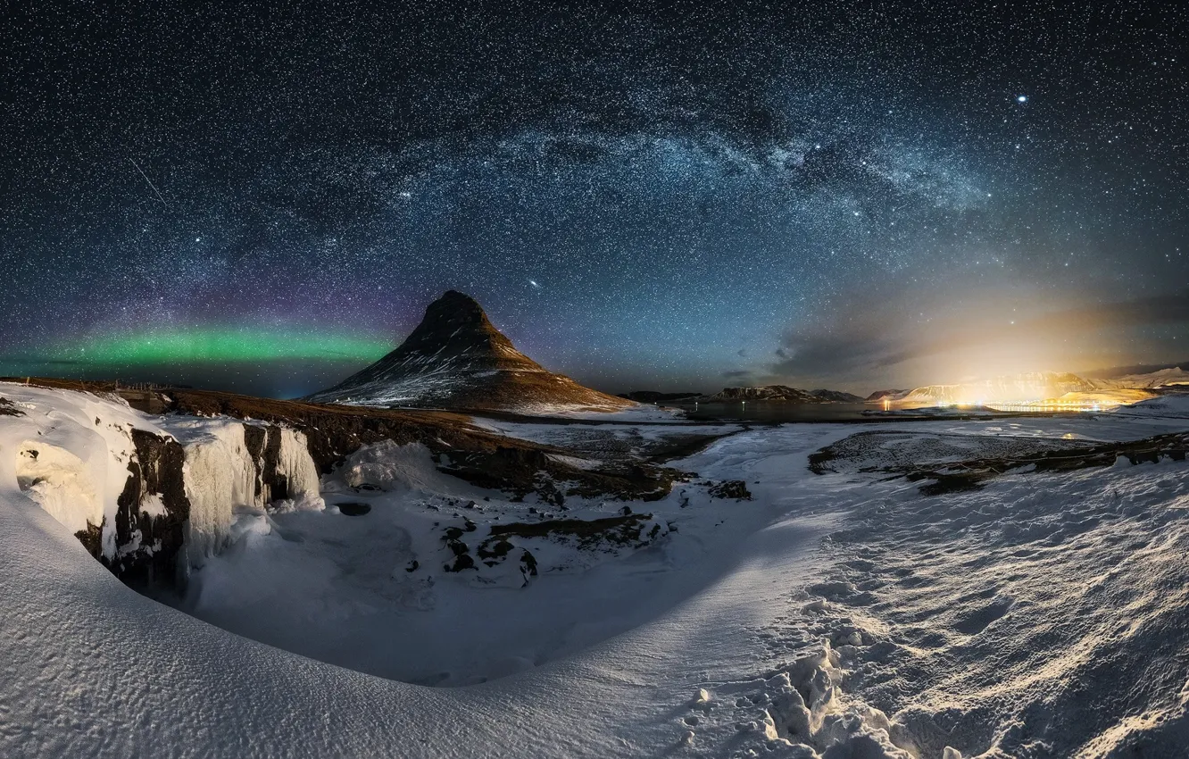 Фото обои небо, звезды, ночь, гора, млечный путь, Исландия