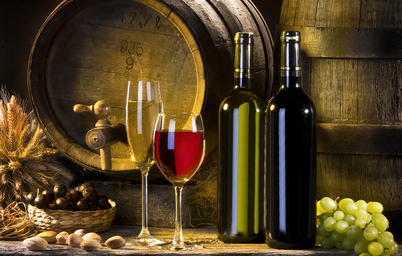 Фото обои вино, красное, белое, бокалы, виноград, бутылки, колосья, бочонки