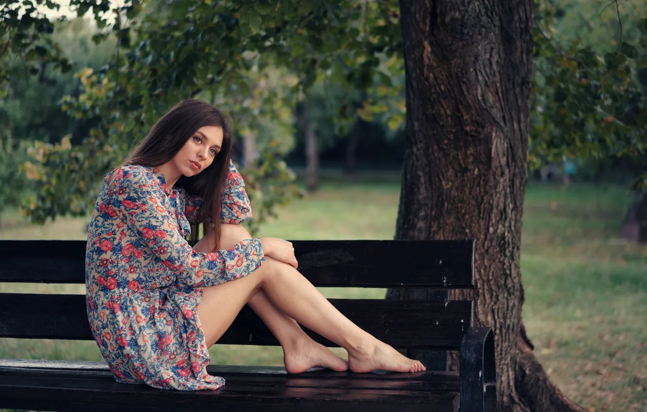 Фото обои скамейка, парк, Девушка, платье, ножки, сидит, Сергей Чурносов