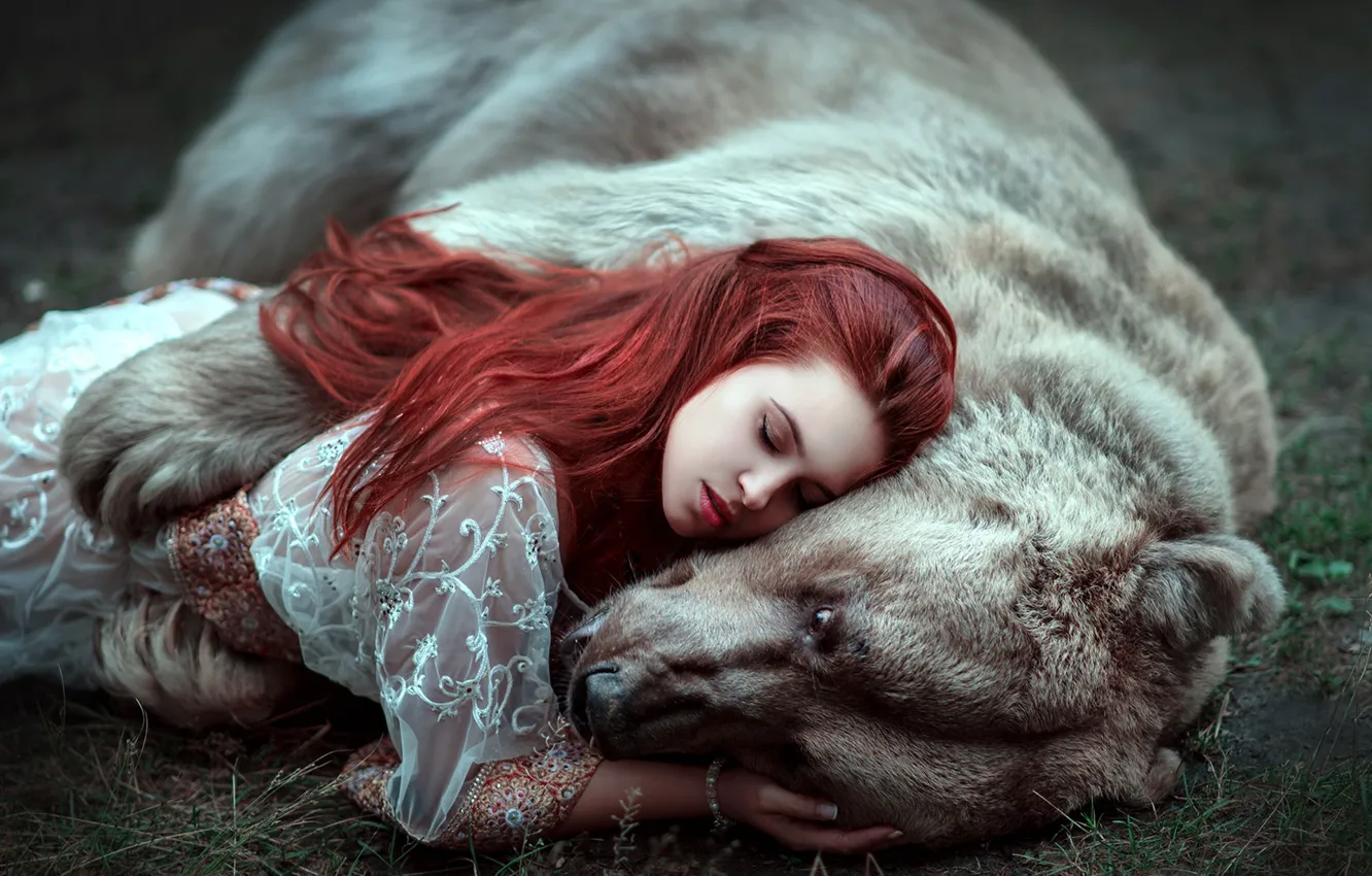 Фото обои девушка, лицо, волосы, медведь, мишка, закрытые глаза, обнимашки, Мария Липина