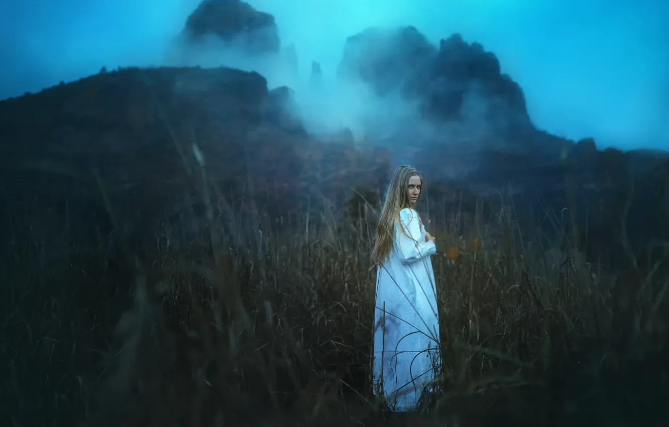 Фото обои трава, девушка, скалы, TJ Drysdale, Winter Day Declining