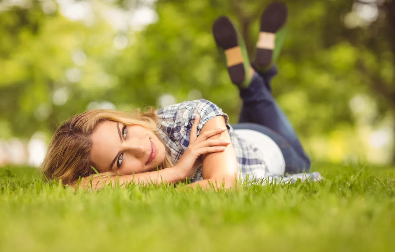 Фото обои девушка, природа, отдых, girl, grass, травка, nature, recreation