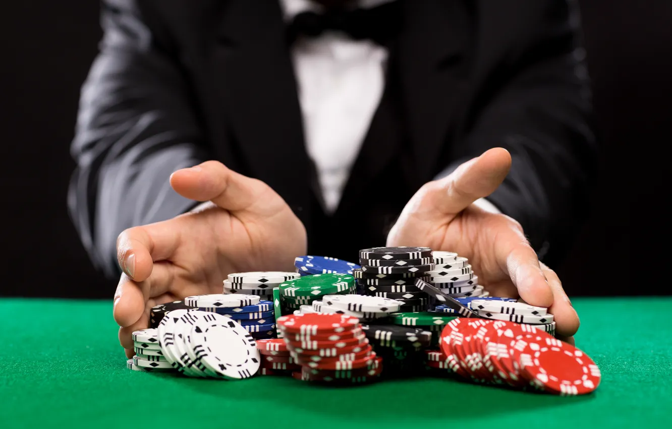 Фото обои casino, cards, costumes, game table, betting
