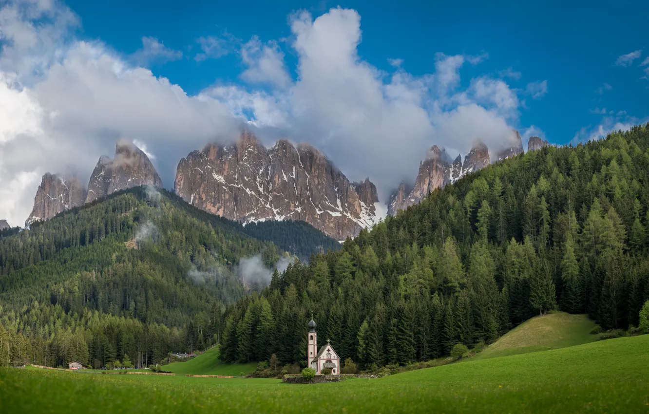 Фото обои облака, деревья, горы, склоны, Италия, церковь, Доломиты, Bolzano