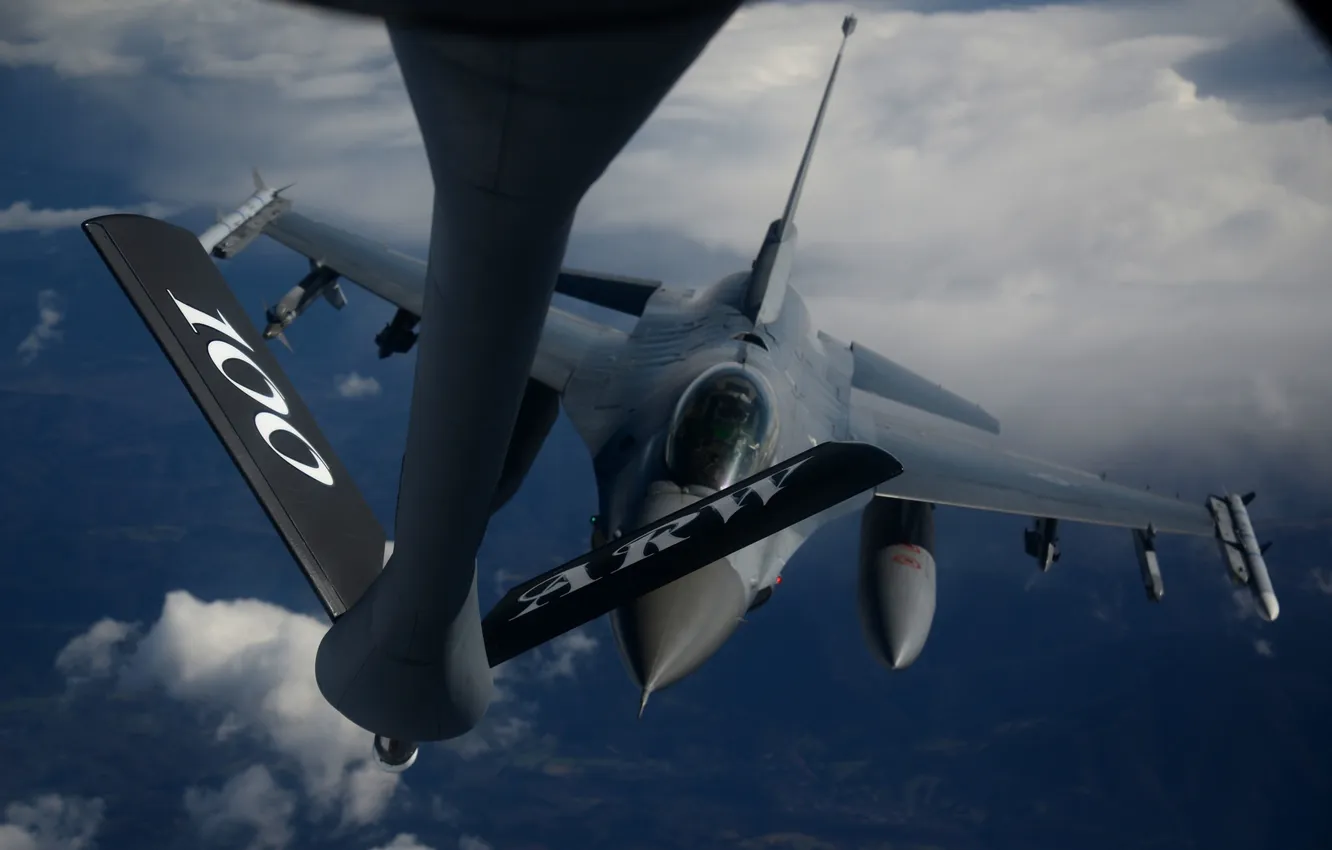 Фото обои истребитель, F-16, Fighting Falcon, многоцелевой, дозаправка