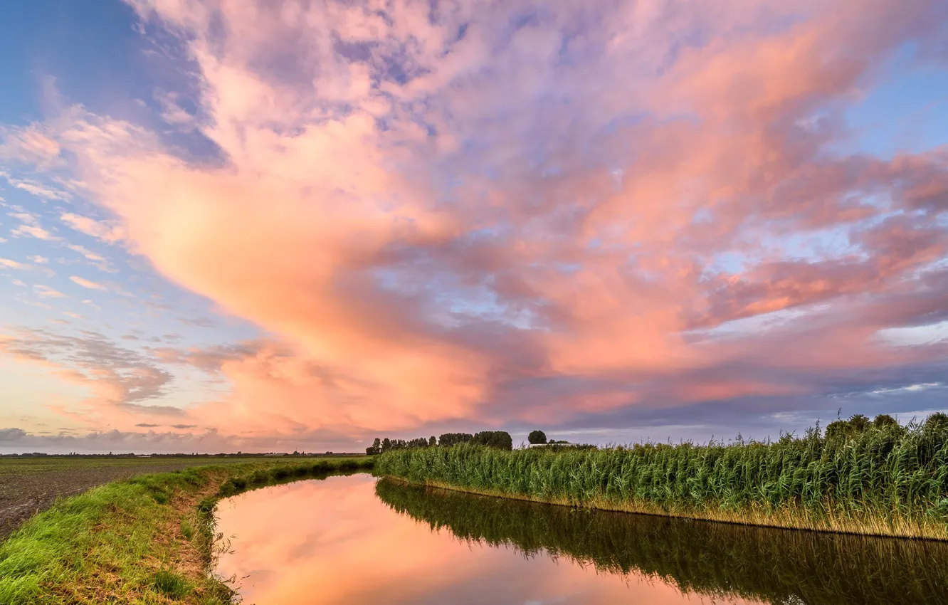 Фото обои поле, облака, канал, Нидерланды