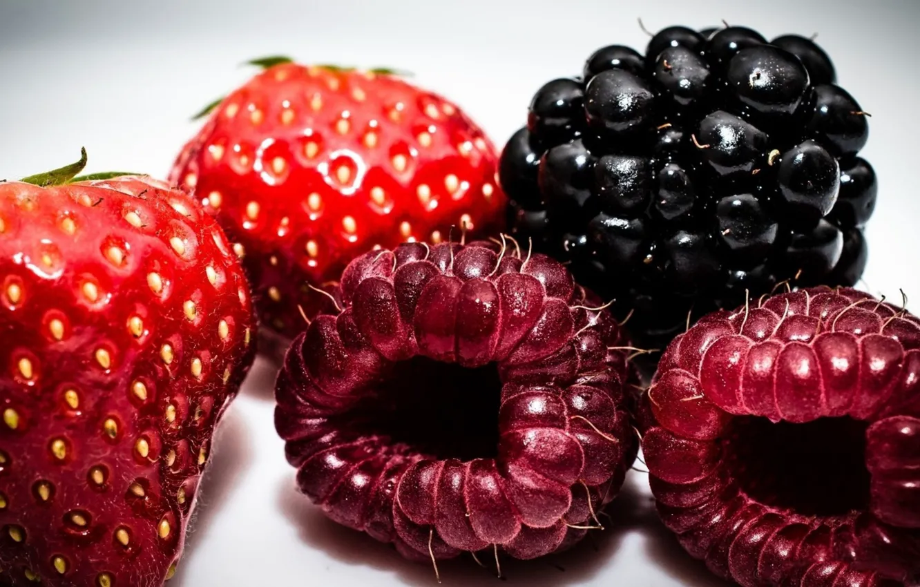 Фото обои ягоды, малина, клубника, berries, виктория, strawberries, raspberries