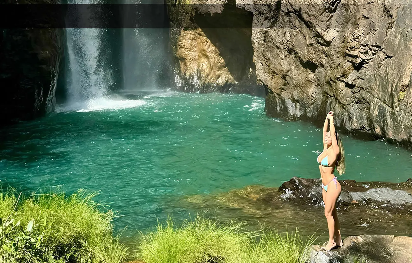 Фото обои girl, woman, water, bikini, natural
