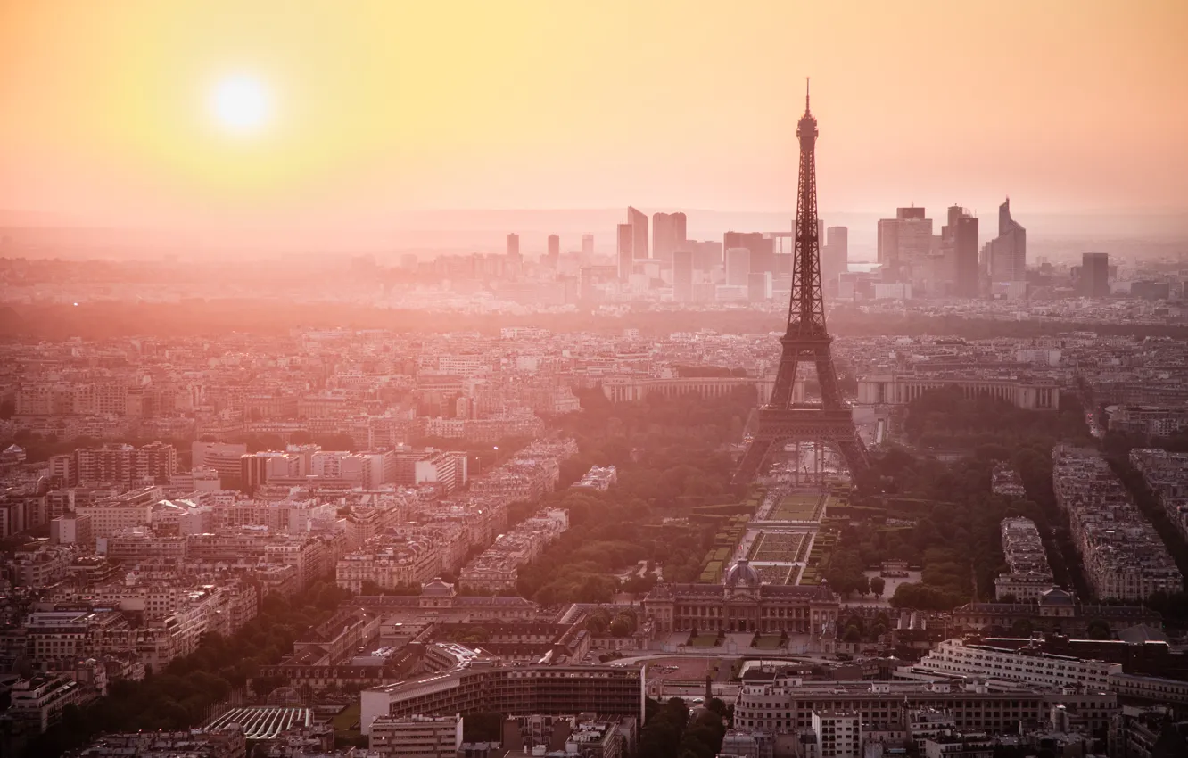 Фото обои город, туман, рассвет, эйфелева башня, вид, париж, утро, франция