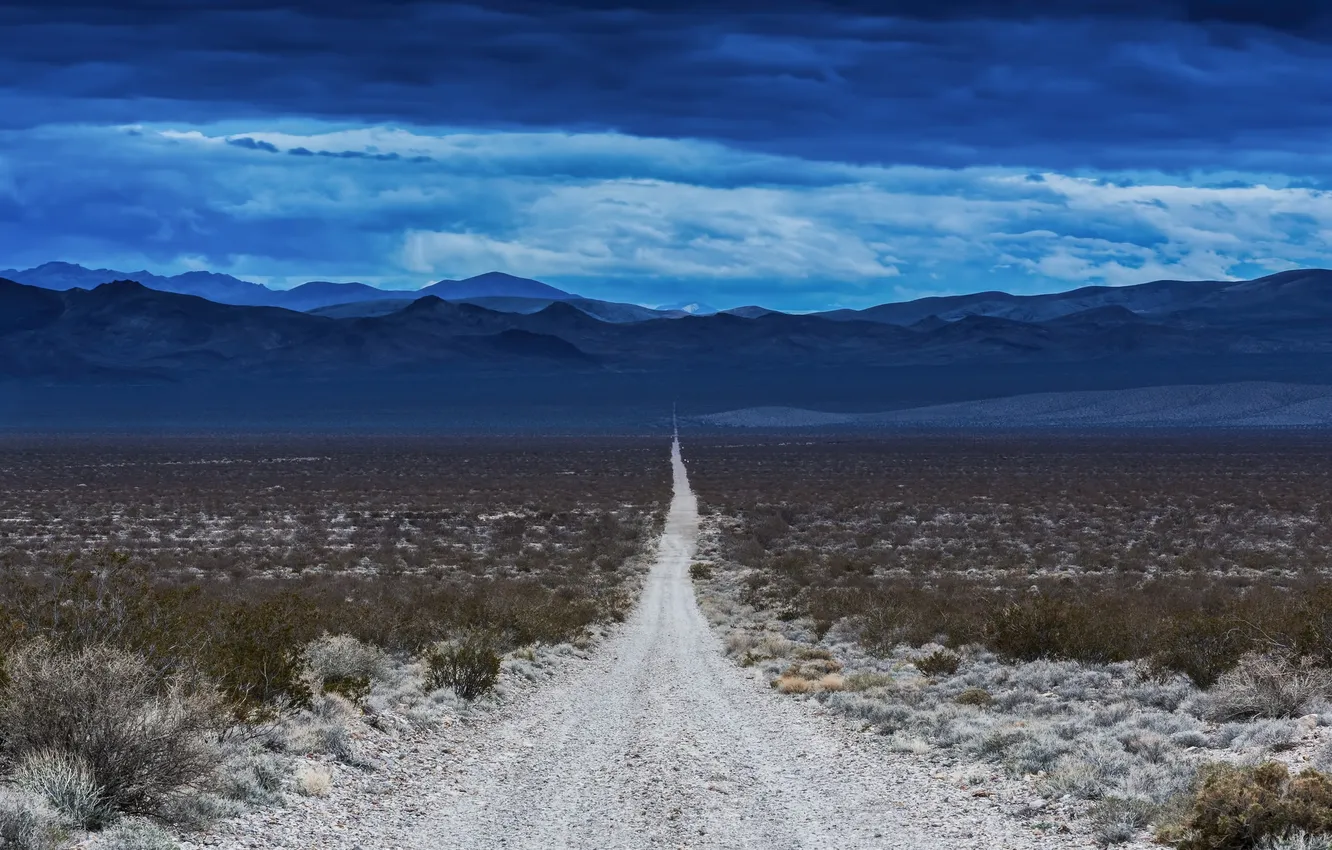 Фото обои дорога, небо, облака, горы, холмы, пустыня, горизонт, Невада