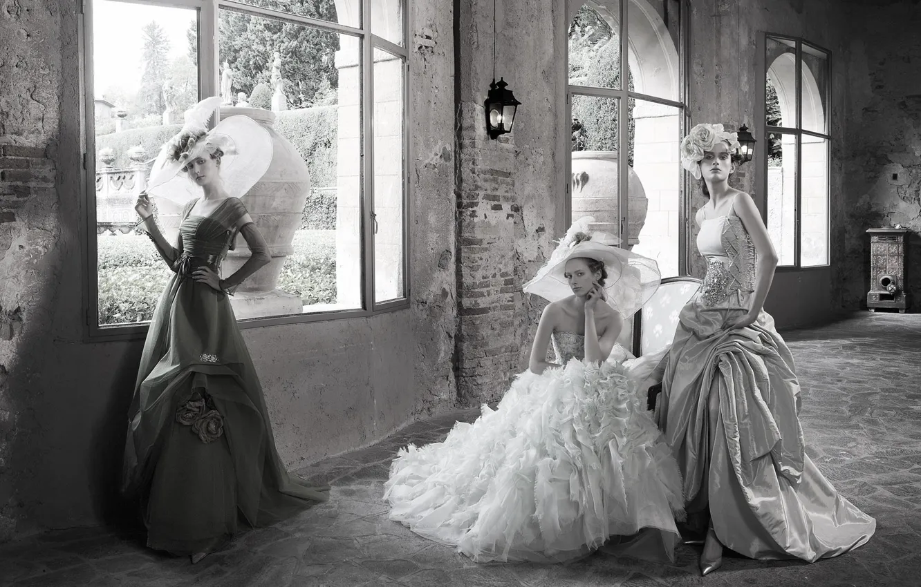 Фото обои девушка, комната, платье, заброшенный, мода