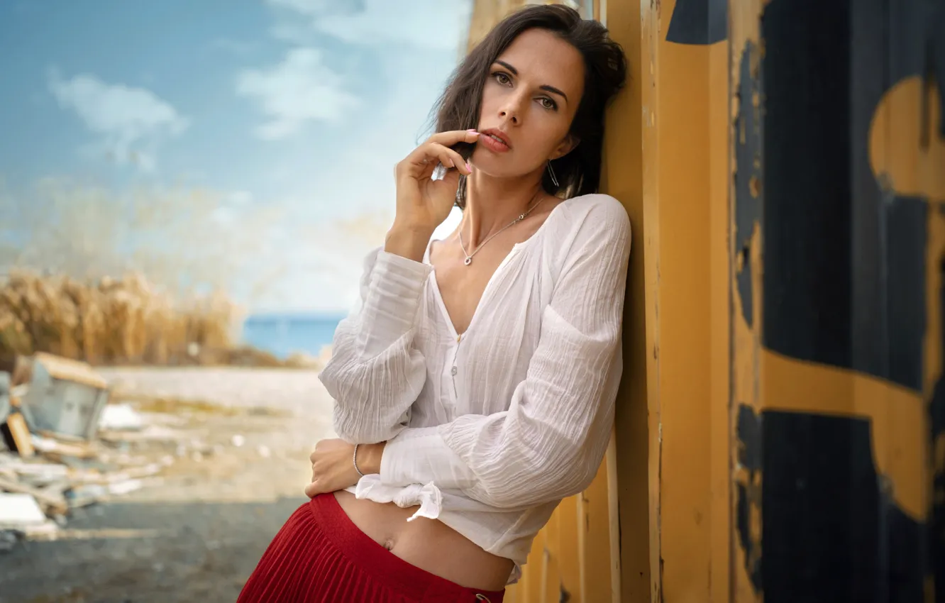 Фото обои взгляд, девушка, поза, руки, блузка, Andriy Gorelikov