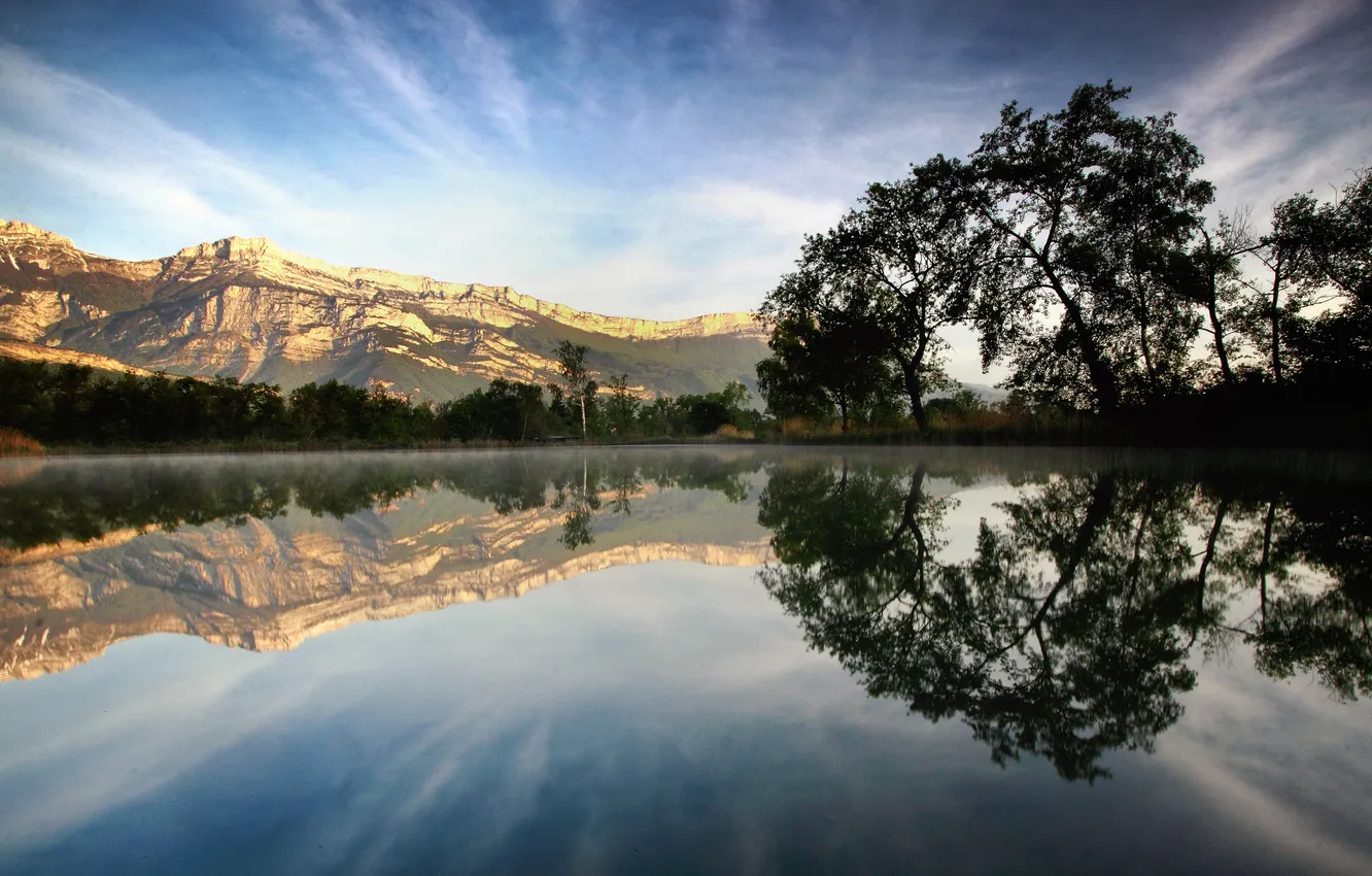 Фото обои облака, деревья, горы, озеро, отражение