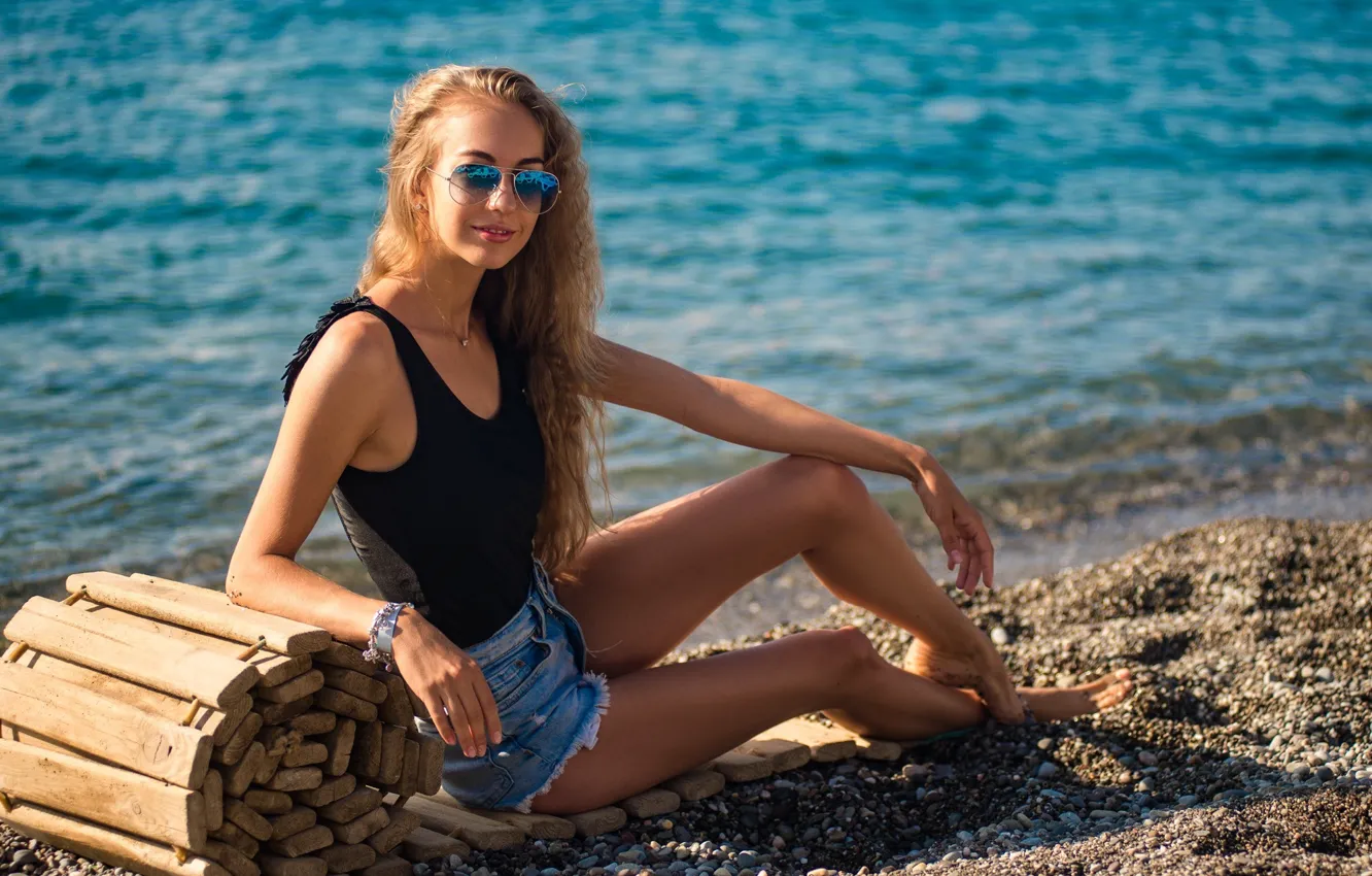 Фото обои beach, long hair, water, model, women, blonde, smiling, sunglasses