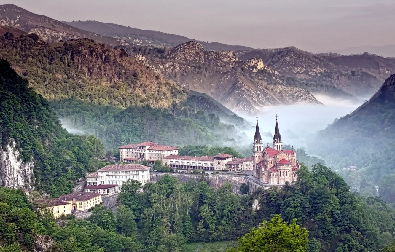 Фото обои лес, горы, природа, туман, фото, замок, здания, собор