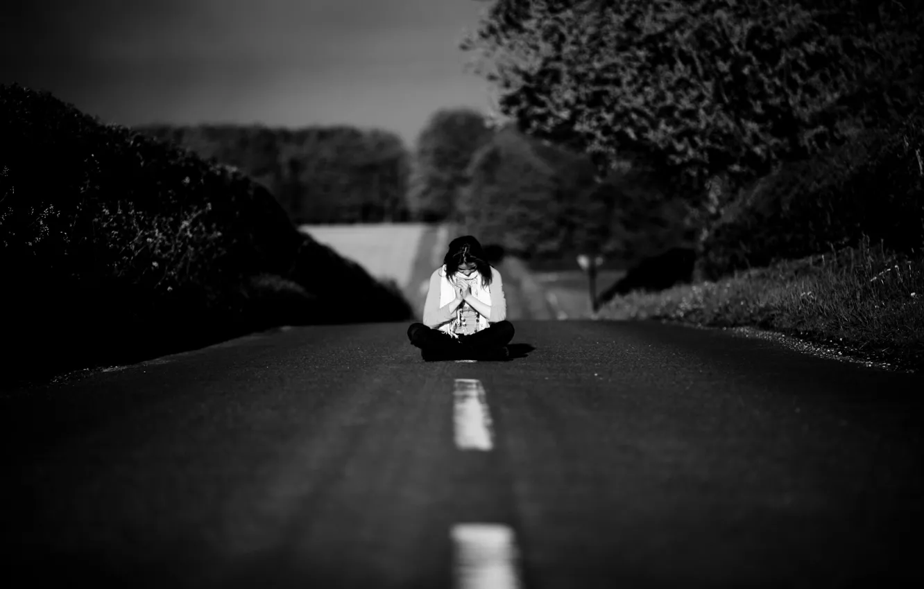 Фото обои дорога, грусть, девушка, деревья, путь, одиночество, настроение, медитация