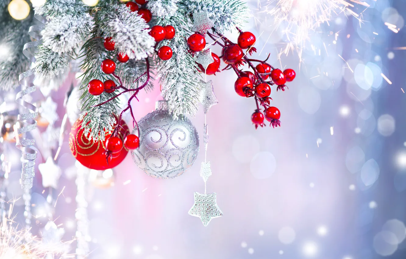 Фото обои украшения, ягоды, праздник, шары, игрушки, новый год, ель, звездОчка