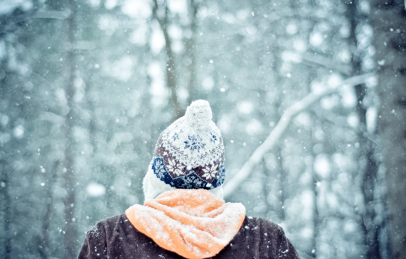 Фото обои зима, лес, снег, настроение, шапка, человек, парень