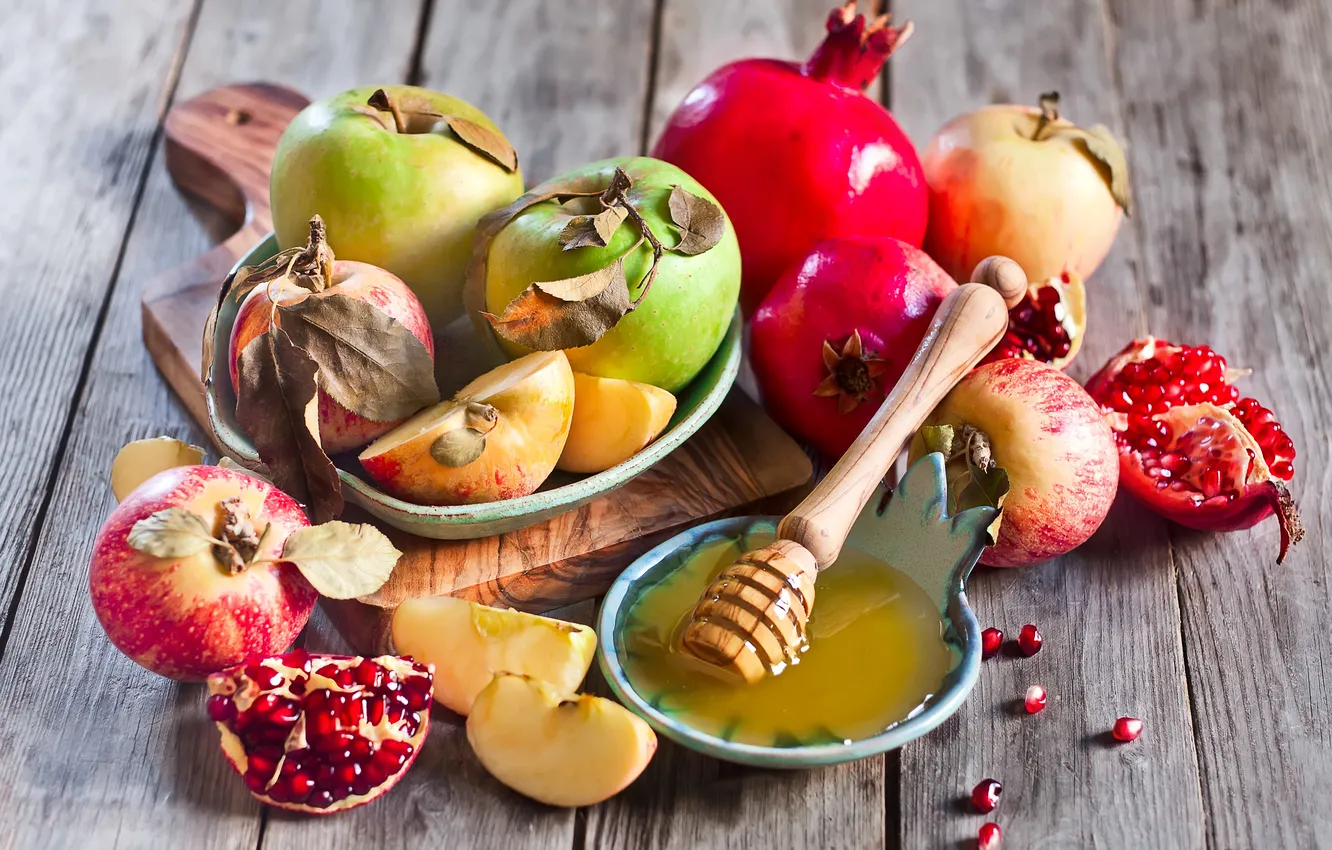 Фото обои яблоки, зерна, мед, honey, дольки, гранат, сухие листья, apples