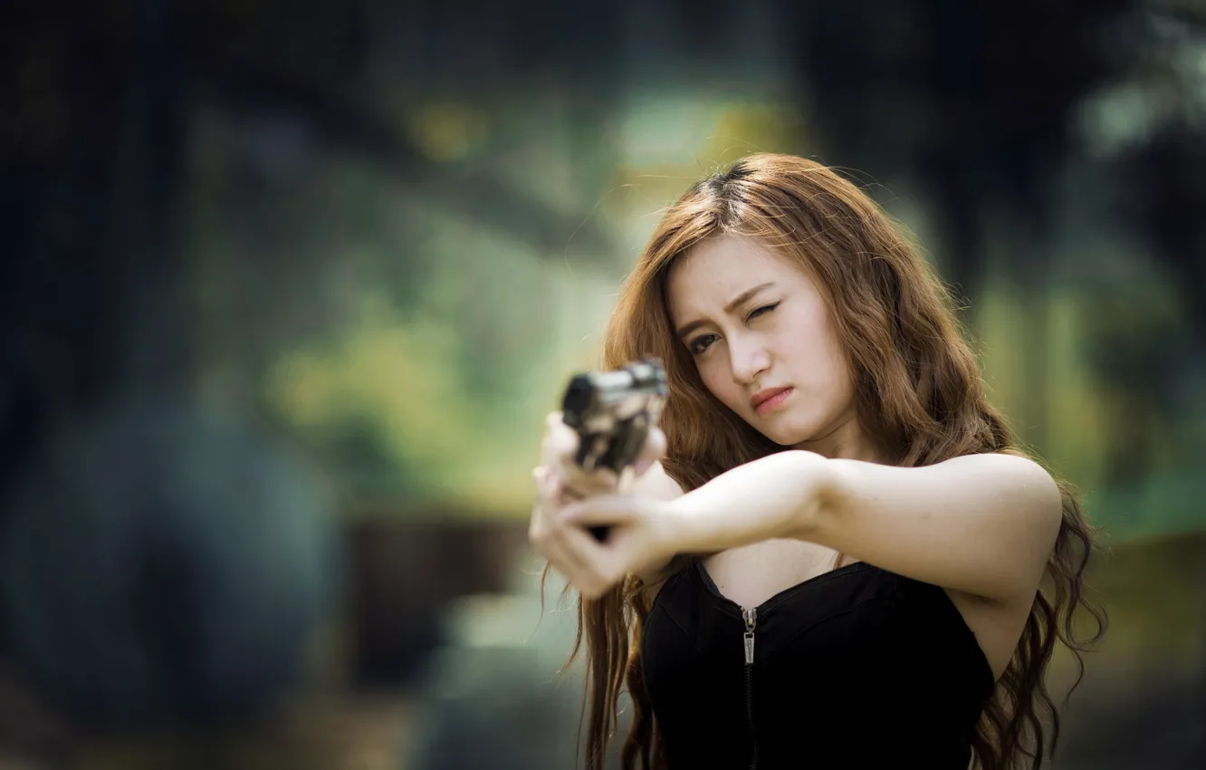 Фото обои девушка, пистолет, азиатка