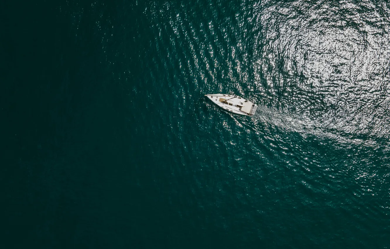 Фото обои путь, движение, океан, яхта, мачты, бескрайность, вид с высоты, одинокая лодка