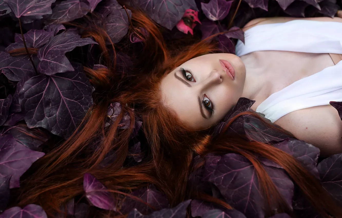 Фото обои взгляд, листья, лицо, настроение, волосы, макияж, Alessandro Di Cicco, Valentina Galassi