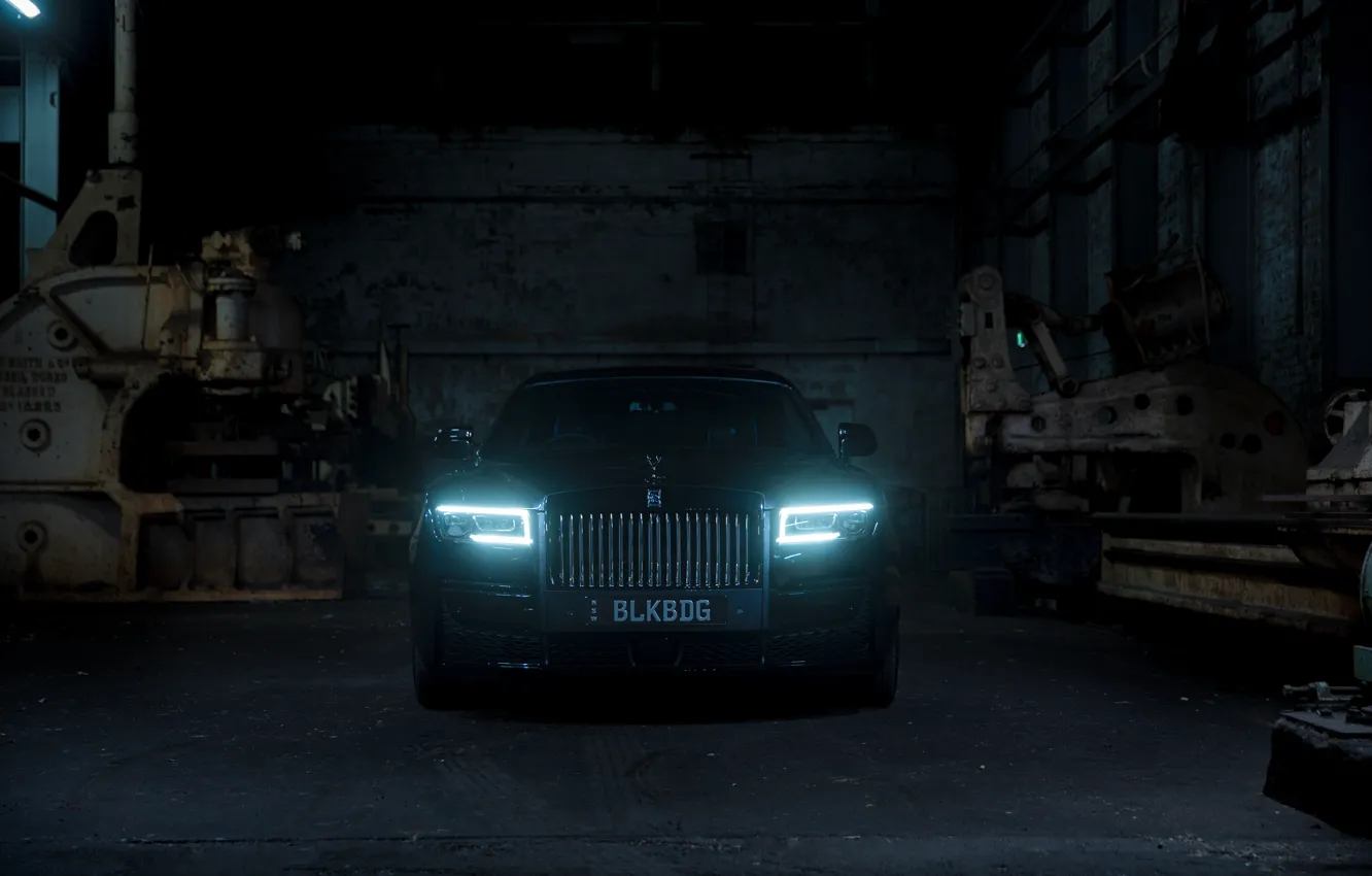Фото обои Rolls-Royce, Light, Ghost, Front, Black, Sight, 2022, Rolls-Royce Black Badge Ghost