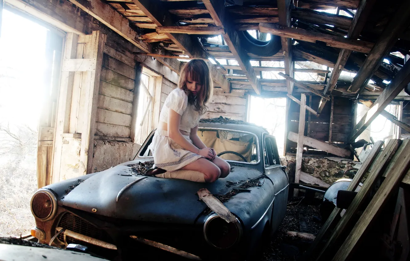 Фото обои машина, девушка, настроение, гараж