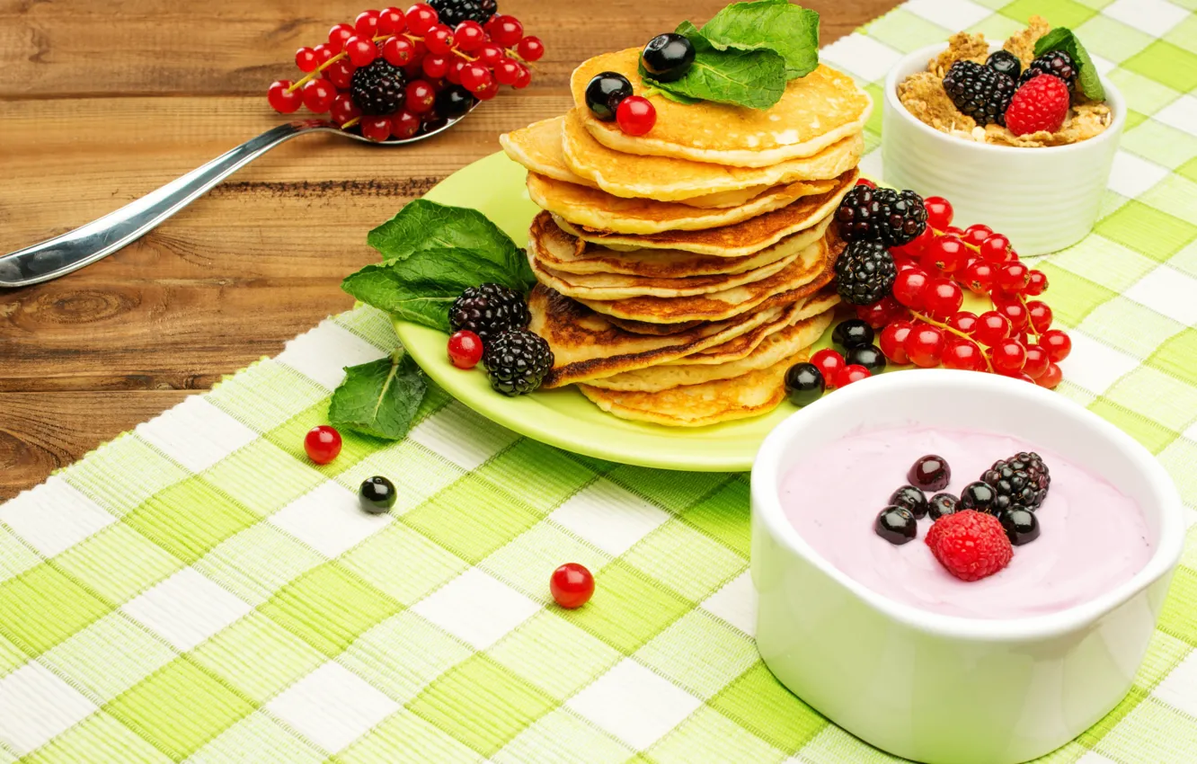 Фото обои ягоды, завтрак, мёд, блины, fresh, смородина, ежевика, berries
