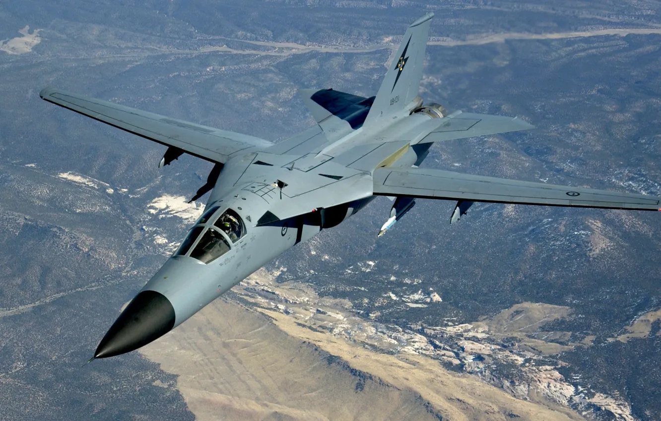 Фото обои бомбардировщик, тактический, двухместный, дальнего радиуса действия, самолёт тактической поддержки, крыло изменяемой стреловидности, General Dynamics F-111