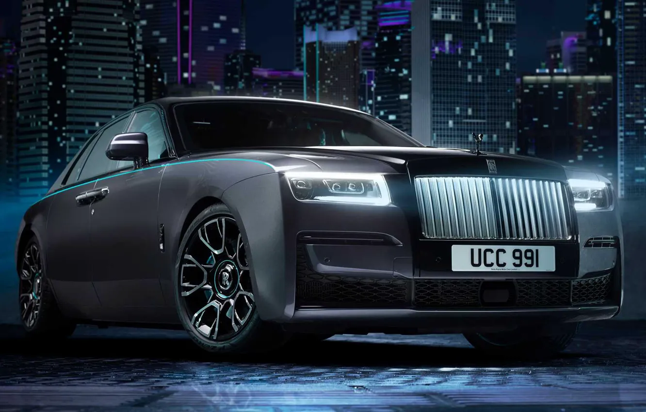 Фото обои небоскребы, V12, экстерьер, Rolls-Royce Ghost, 600 л.с., 2021, Black Badge Ghost, 900 Нм