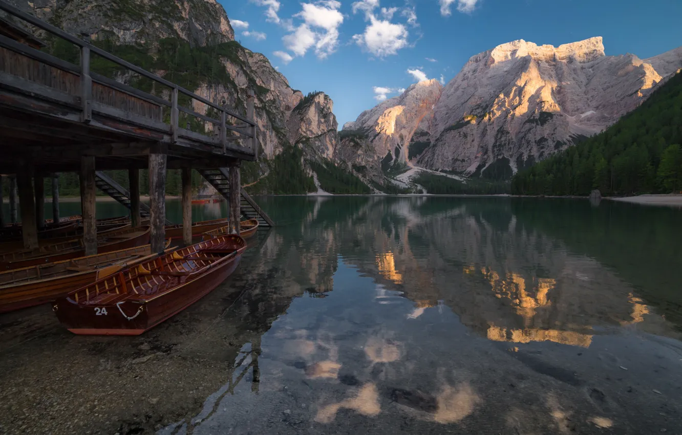 Фото обои пейзаж, горы, природа, озеро, отражение, лодки, Италия, Южный Тироль