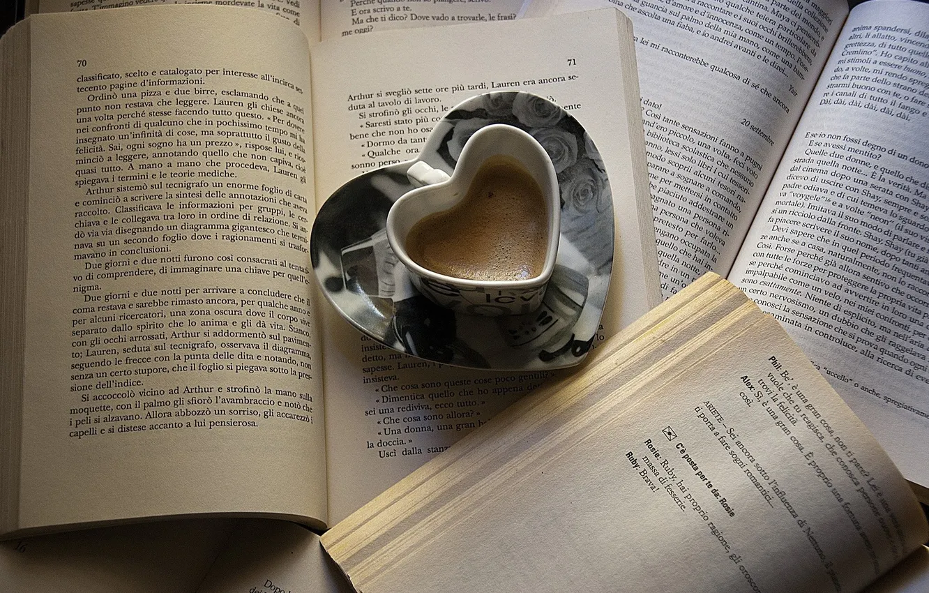Фото обои сердце, книги, кофе, кружка, страницы