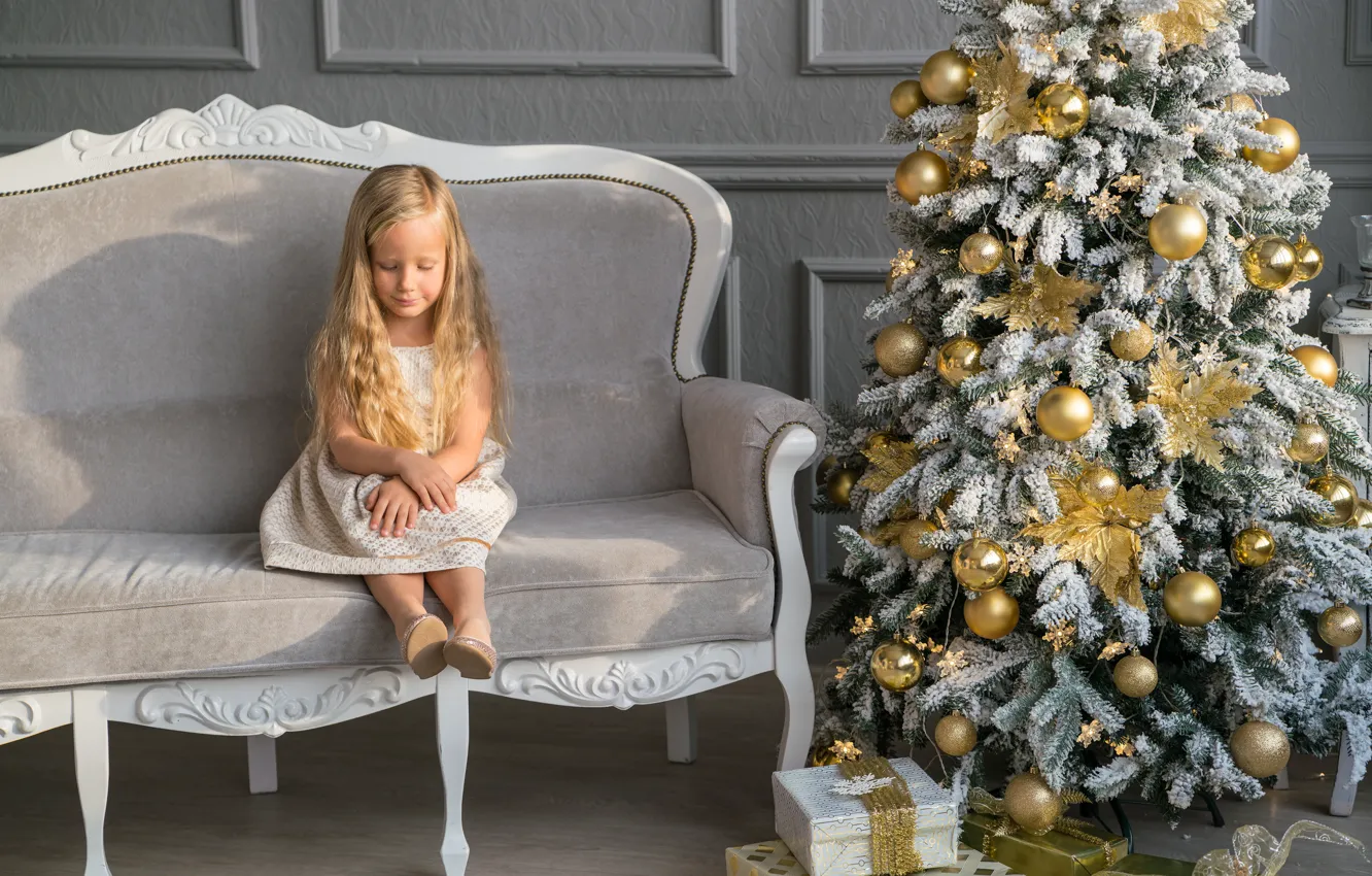Фото обои праздник, игрушки, елка, новый год, девочка, подарки