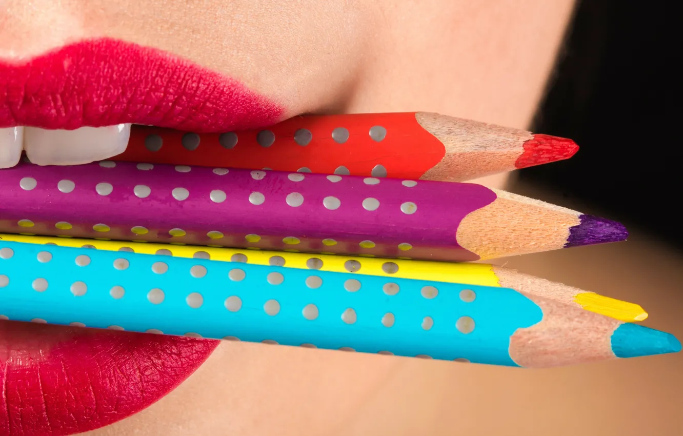 Фото обои зубы, карандаши, губы, lips, teeth, pencils, яркая помада, bright lipstick