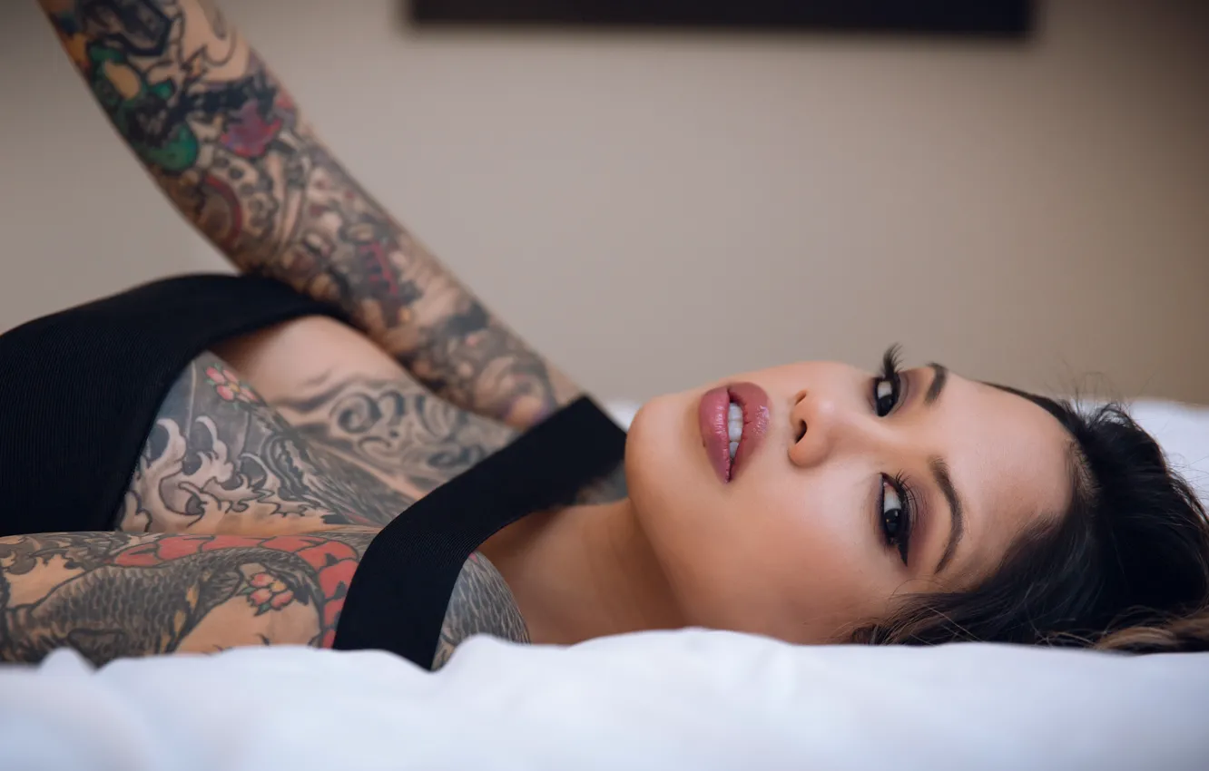 Фото обои sexy, long hair, studio, boobs, model, pretty, beauty, tatoo