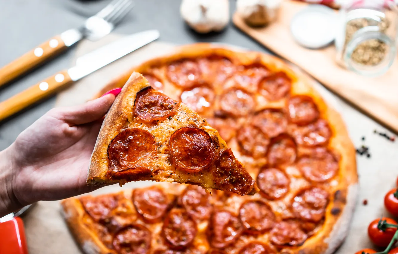 Фото обои pizza, hand, slice