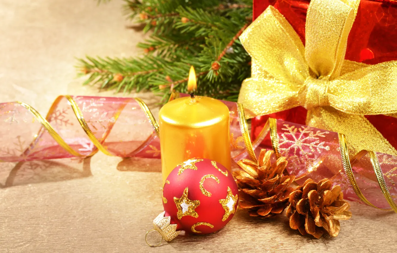 Фото обои украшения, красный, ленты, игрушки, елка, свеча, шарик, Новый Год