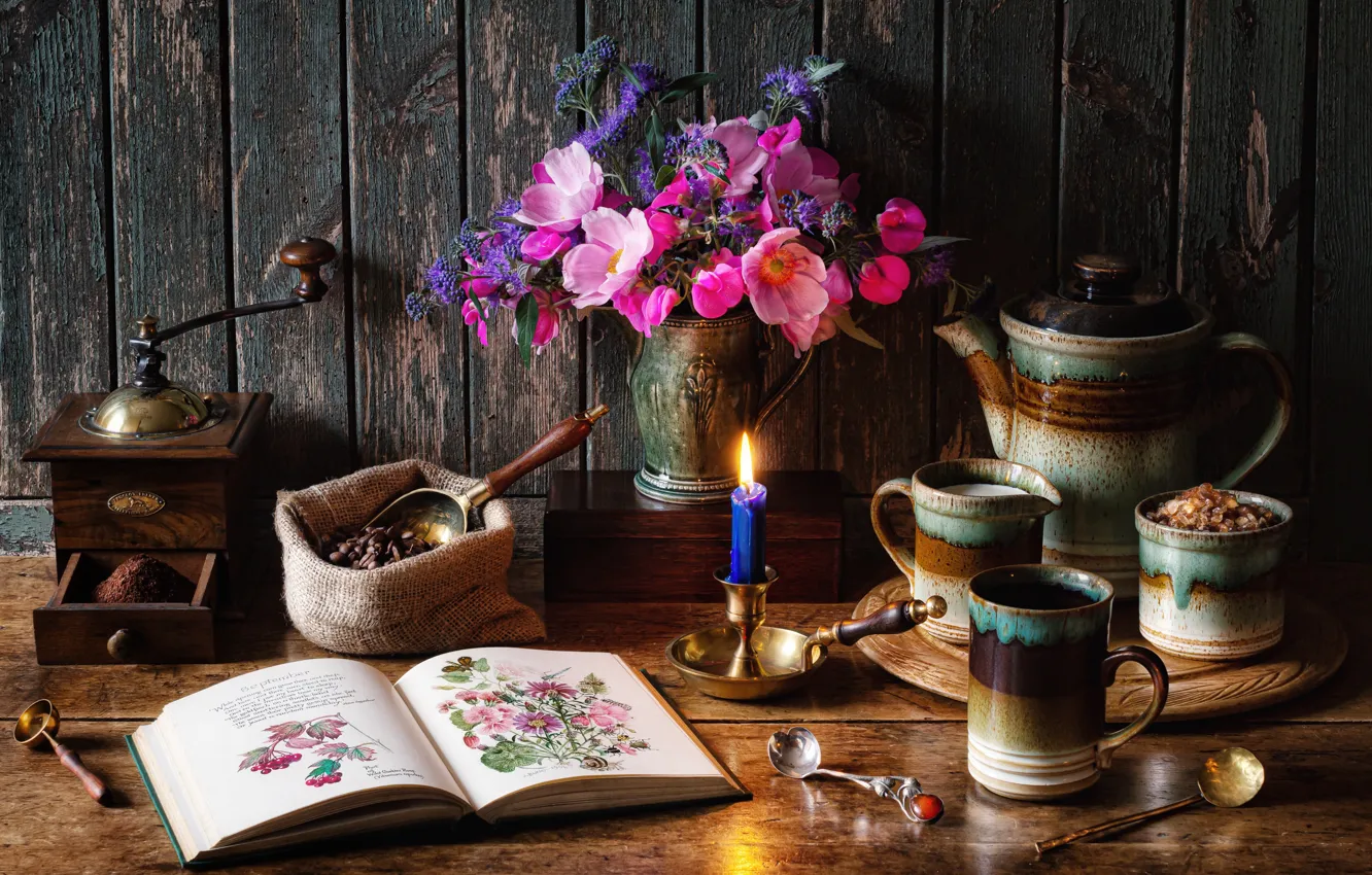 Фото обои цветы, стиль, свеча, букет, кружка, книга, натюрморт, кофейные зёрна