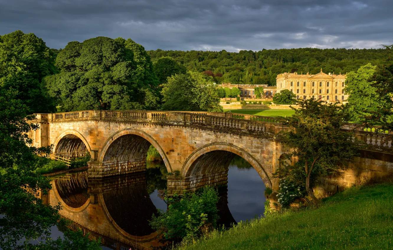 Фото обои зелень, трава, деревья, мост, река, Великобритания, дворец, Derbyshire