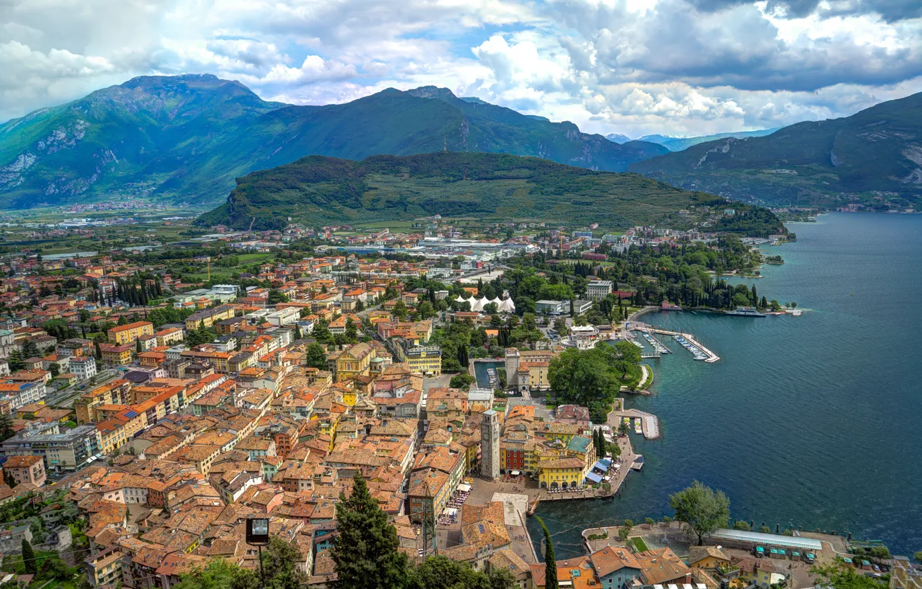 Фото обои Облака, Дома, Горы, Панорама, Крыши, Италия, Clouds, Italy