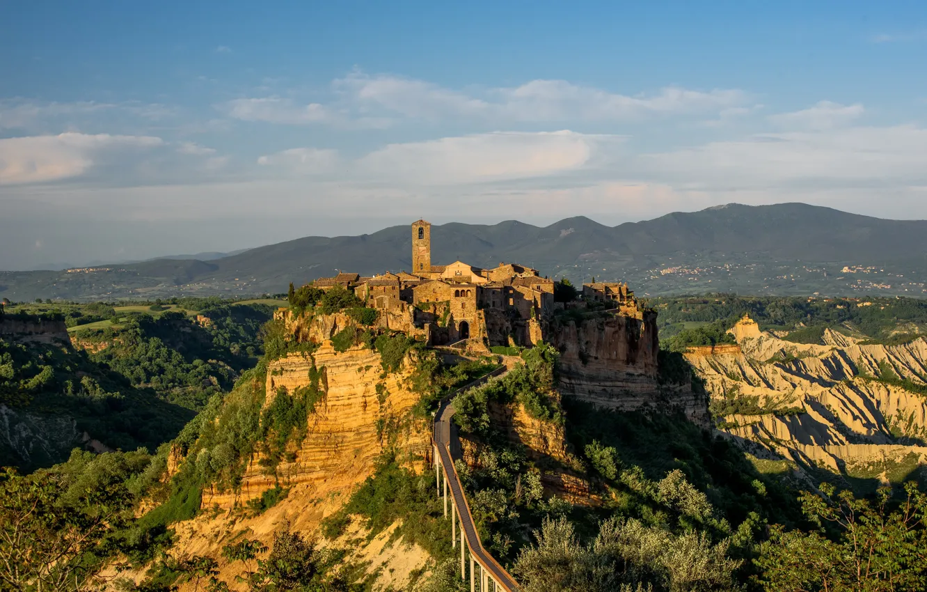 Фото обои горы, башня, деревня, Италия, Чивита-ди-Баньореджо, Витербо